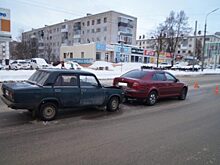 В Орле на Горького «семёрка» догнала «Шкоду»
