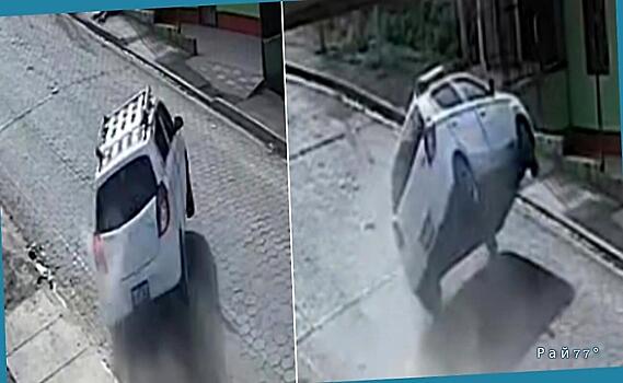 Автовладелец едва избежал столкновения с постройкой и стабилизировал легковушку