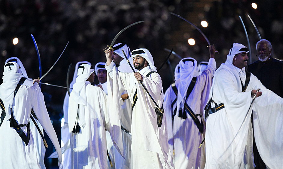 Выступление артистов на церемонии открытия ЧМ-2022 по футболу на стадионе "ЭльБайт" в Катаре