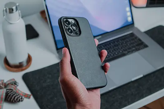 Рубль крепнет, но iPhone стоит три цены. Что происходит?