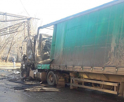В Самаре дотла сгорел грузовик