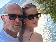 Улетевший в Италию Джейсон Стэйтем обнародовал снимки с Хантингтон-Уайтли и двумя детьми