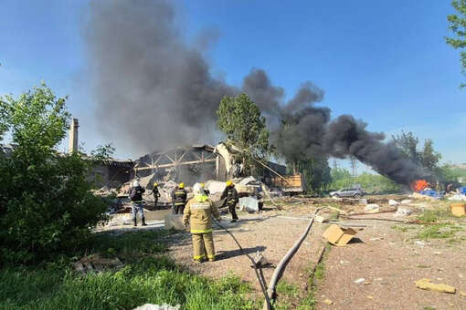 Спасатели ликвидировали пожар на предприятии в Башкирии