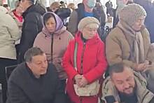 Сотни россиян застряли в Китае и не могут вернуться на родину. Как они выживают без денег и в тяжелых условиях?