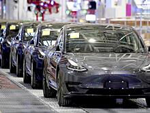 Камеру в салоне Tesla научили следить за водителями