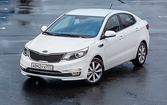 Kia Rio Premium Navi: доступный седан с продвинутым оснащением