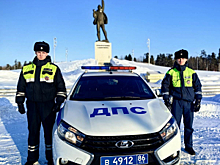 В ХМАО - Югре полицейские оказали помощь попавшей в ДТП женщине и составили 4 протокола на нарушителя