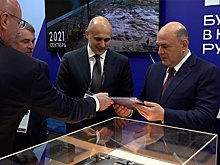 Чернышенко перед Мишустиным кинул на пол российский планшет