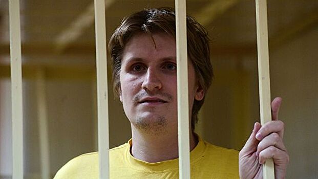Осужденный за экстремизм блогер Синица захотел домой