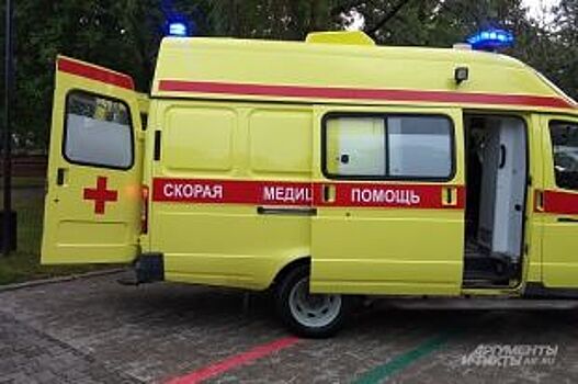 В Рыбинске столкнулись мопед и внедорожник: пострадали двое