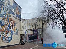 Без тепла остались 18 домов: трубу с кипятком прорвало в центре Ростова