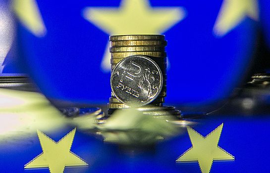 Официальный курс евро снизился до 68,81 рубля