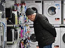 Россиянам назвали самые зависимые от курса доллара товары
