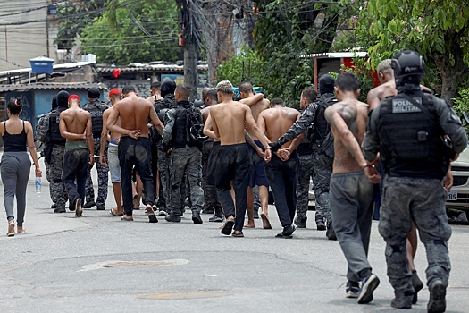 Бандиты из "Красной команды" в Бразилии вербуют молодежь и представителей власти