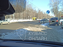 Нечищеная парковка у больницы в Новокузнецке создала проблемы для пациентов