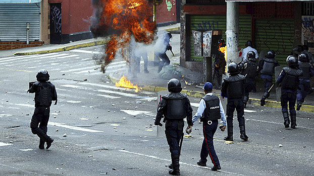 Почему Венесуэла погружается в хаос