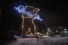 В Ярославле появился 31-метровый светящийся медведь