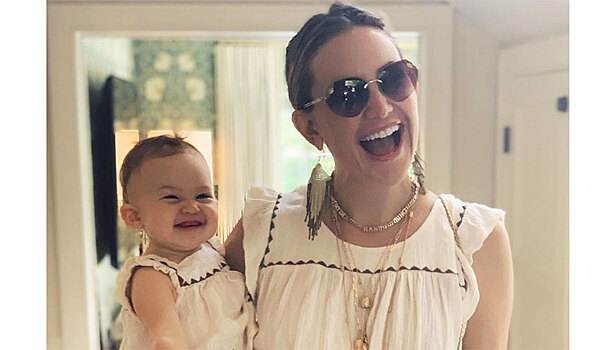 Льняные платья и оборки: невозможно милый family look от Кейт Хадсон и ее дочери Рани