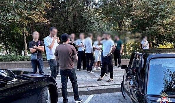 В Волгограде полицейские пресекли несанкционированный автопробег