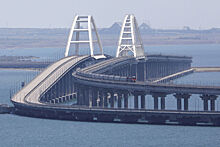 На Крымском мосту перекрыли движение автотранспорта