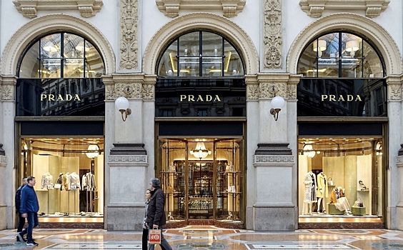 Prada незаметно «вернулась» на рынок России