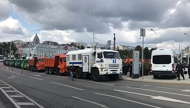 Полиция попросила участников несанкционированной акции не мешать прохожим