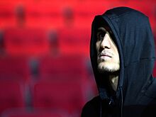 Ислам Махачёв разозлился на фаната, который схватил его за руку