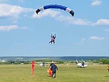 98-летний россиянин много лет мечтал о прыжке с парашютом и сделал это