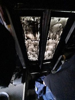 Как в преисподней: соцсети сообщили, что в Ростове автобус № 113 вышел на линию с залитыми краской окнами