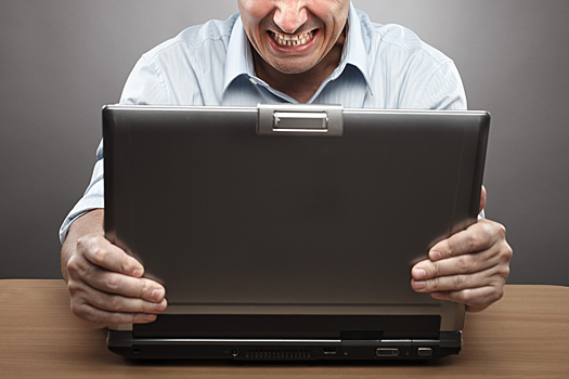 Психолог рассказал, откуда берутся хейтеры - подростки