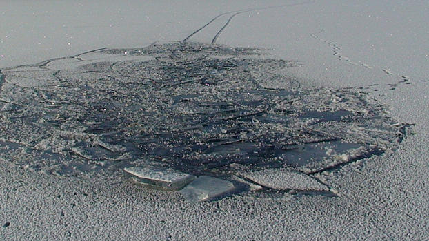 10-летний ребенок провалился сегодня под лед на реке Вологда