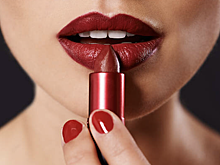 МИД Украины потребовал переименовать помаду "Русский красный" от MAC cosmetics