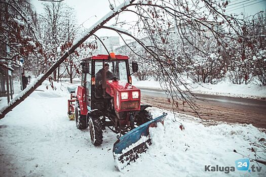 Снежные валы на улицах Калуги помогли снизить аварийность