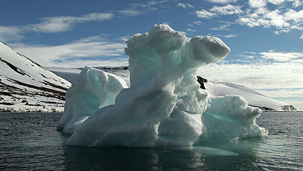 Атомный ледокол "Арктика" достиг Северного полюса