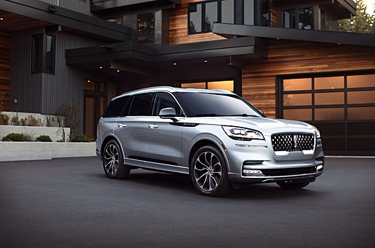 Показан роскошный Lincoln Aviator с семью местами и подвеской «с глазами»