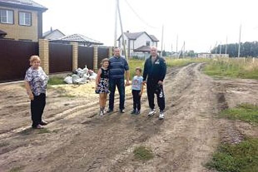 В грязи по колено. В Липецке дождь отрезал многодетные семьи от цивилизации