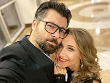 Поцелуи, горящие глаза, трогательные признания, танцы и объятия: самые нежные видео звездных пар