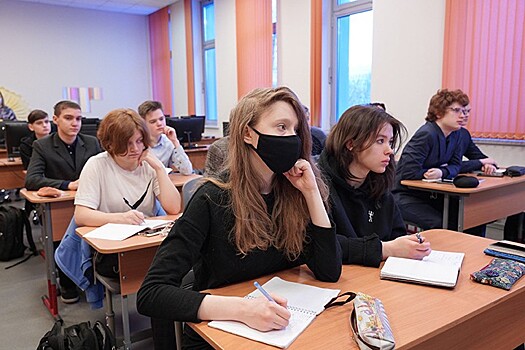 Власти заявили об «очень хороших» данных по эпидситуации в школах России
