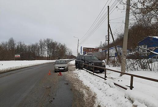 В Кирове столкнулись «Рено» и «Тойота»: пострадал один человек