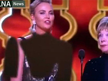 Иранское телевидение закрасило декольте выступавшей на «Оскаре» Шарлиз Терон