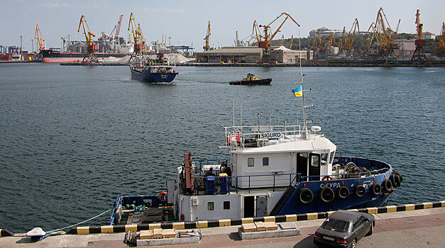 Украина возобновила контейнерные перевозки через одесский порт