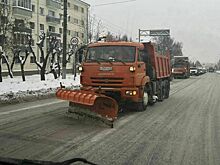 Подрядчики вывели на улицы Кирова всю свою технику для борьбы со снегопадом