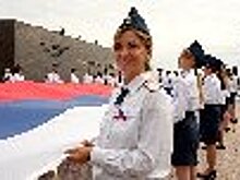 Сотрудники УФСИН России по Ульяновской области развернули 50-метровый триколор в рамках Всероссийской акции «Цвета Родины»