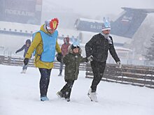 Самый большой новогодний каток Москвы готовится к открытию на ВДНХ