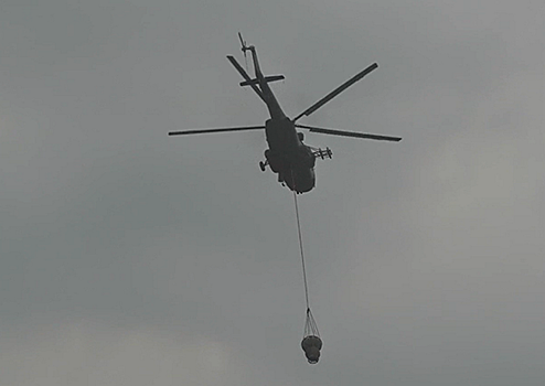 Вертолеты ЦВО сбросили более 200 тонн воды на очаги лесных пожаров в Самарской области