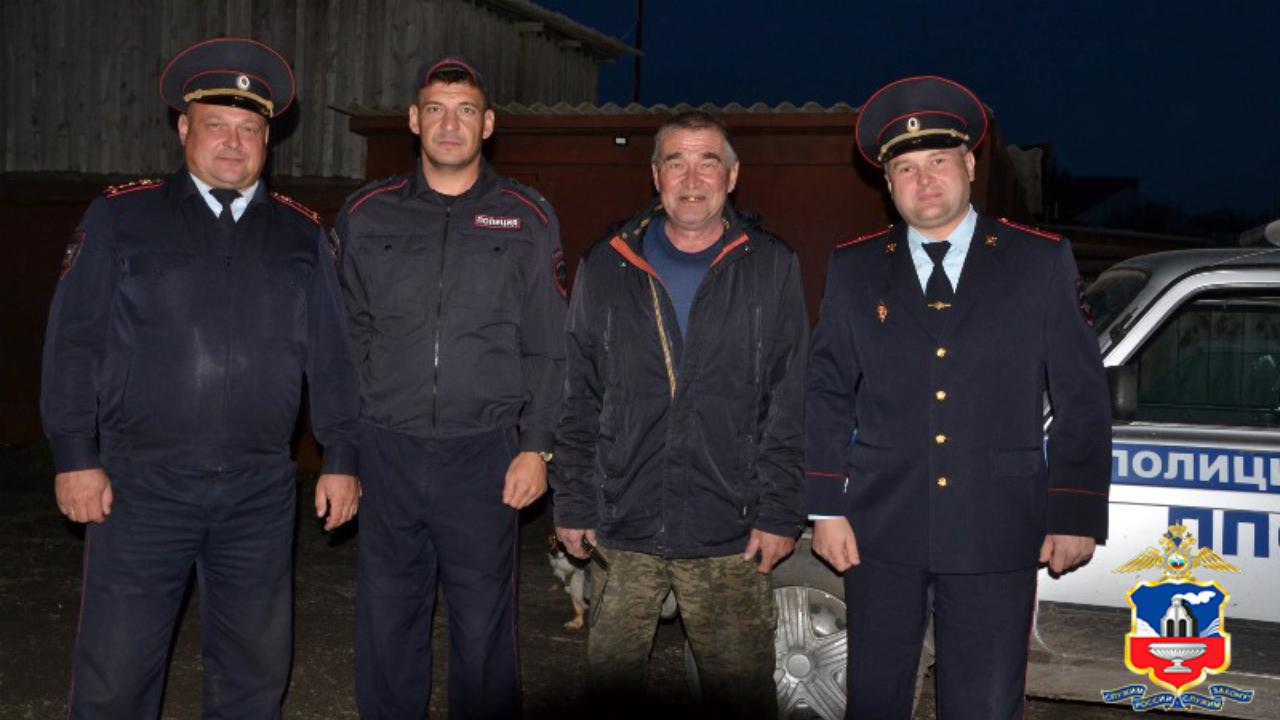 В Алтайском крае полицейские отыскали рыбака, которого на лодке унесло течением реки Оби
