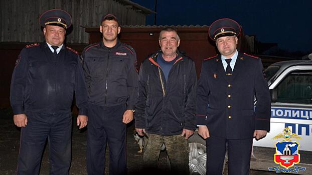 В Алтайском крае полицейские отыскали рыбака, которого на лодке унесло течением реки