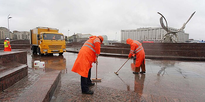 Тайны «Похищения Европы»: как фонтан на площади Киевского Вокзала готовили к сезону