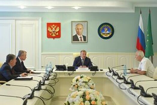 Глава Адыгеи встретился с зампредом «Союза абхазских добровольцев»