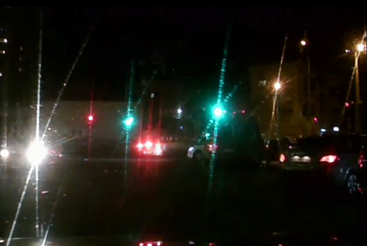 Автомобиль выкинуло на троутар после мощного удара в Новороссийске